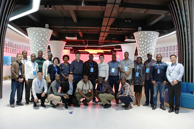 1_Unilumin Receives Kenyan Delegation at HQ.JPG